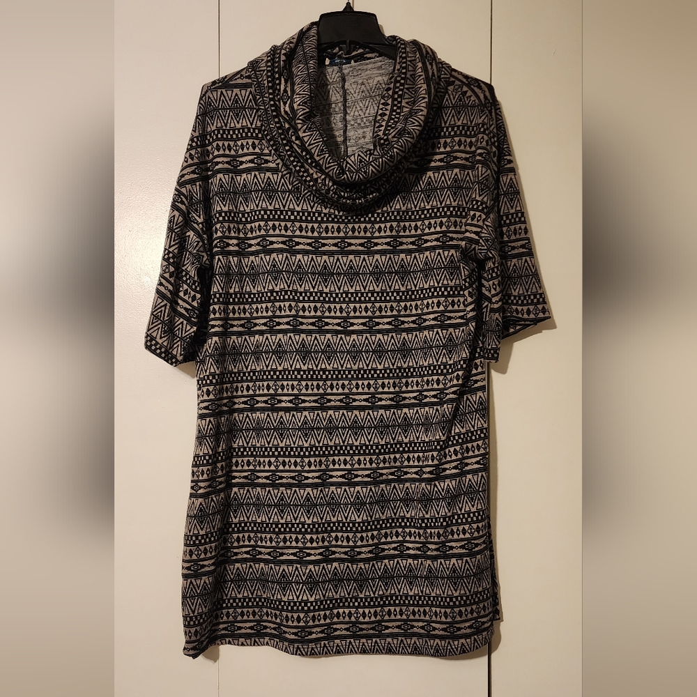 Frumos tunic sweater, size 2X, black and beige